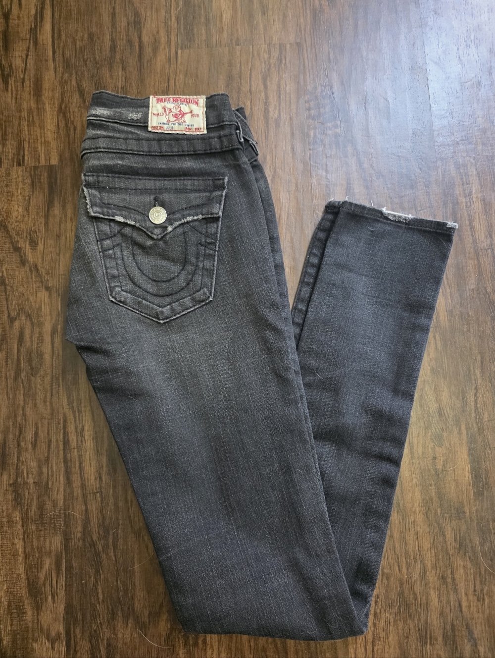 True Religion Women’s Charcoal Skinny Jeans. Size 27